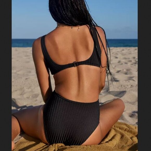 New with tags! Never worn! Aerie Wide Rib Cut Out Ring One Piece Swimsuit - Picture 3 of 7